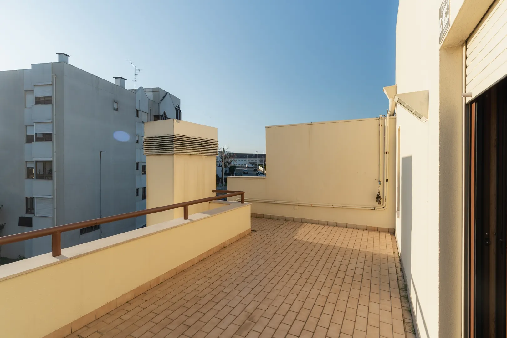 Moradia T6, RENOVADA, junto ao Centro da Cidade