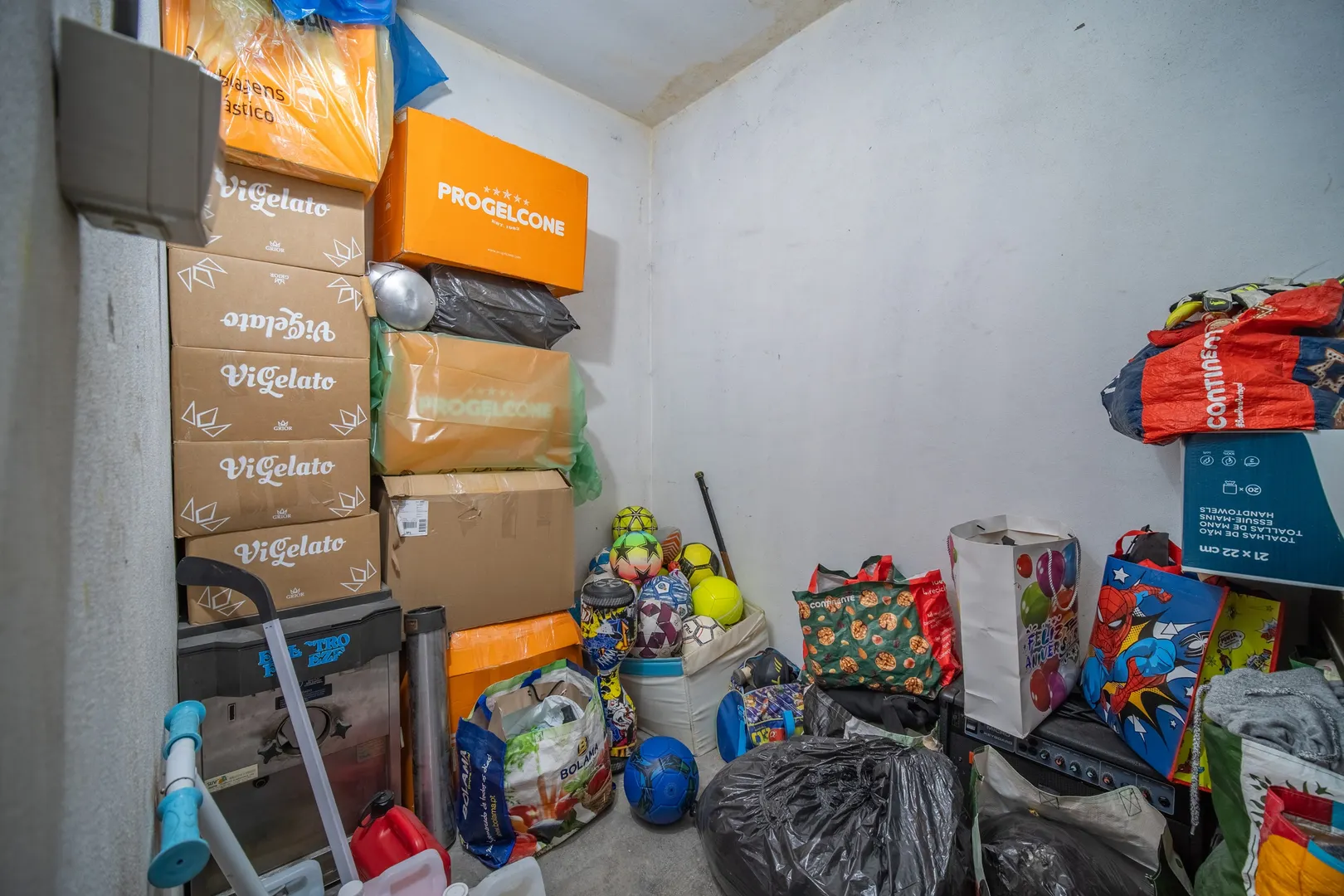 Apartamento T3 c/ garagem, inserido em condomínio c/ piscina