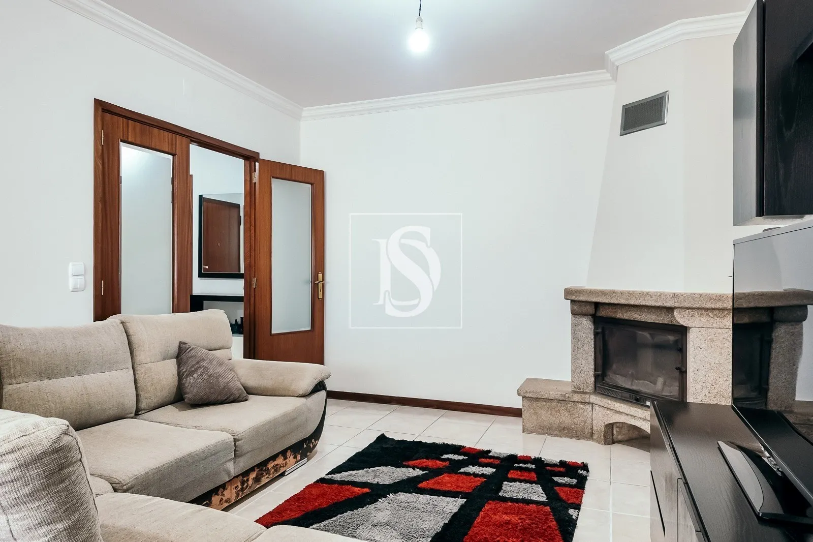 Apartamento T3 no centro de Vila Verde, com garagem fechada e duas frentes