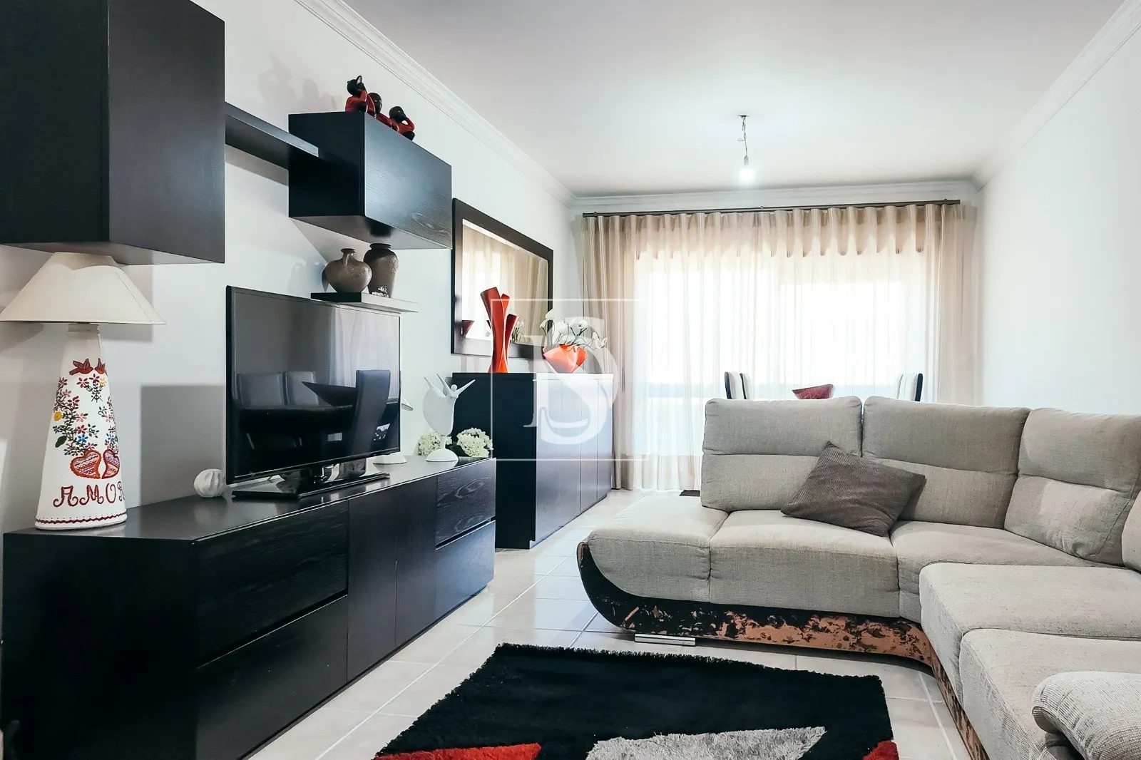 Apartamento T3 no centro de Vila Verde, com garagem fechada e duas frentes
