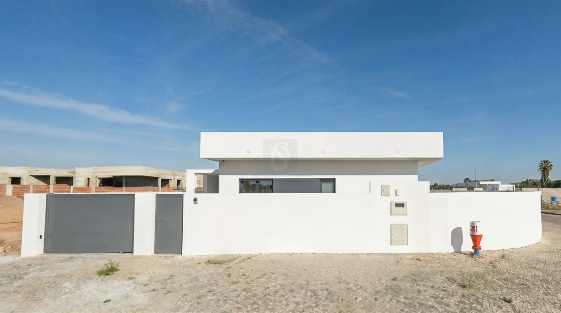 House T4