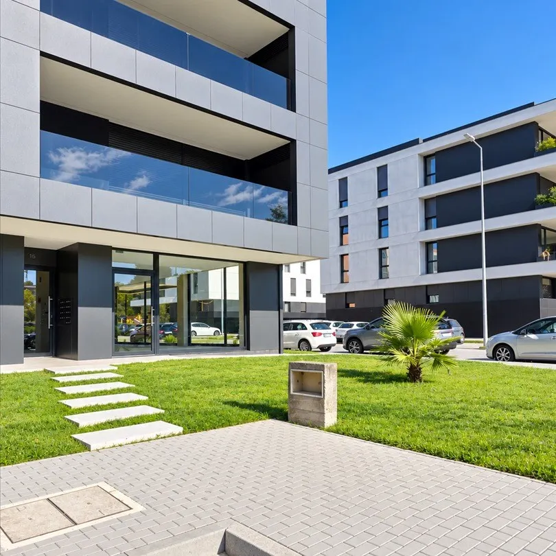 Loja pronta a iniciar atividade comercial - Excelente localização e visibilidade em Braga