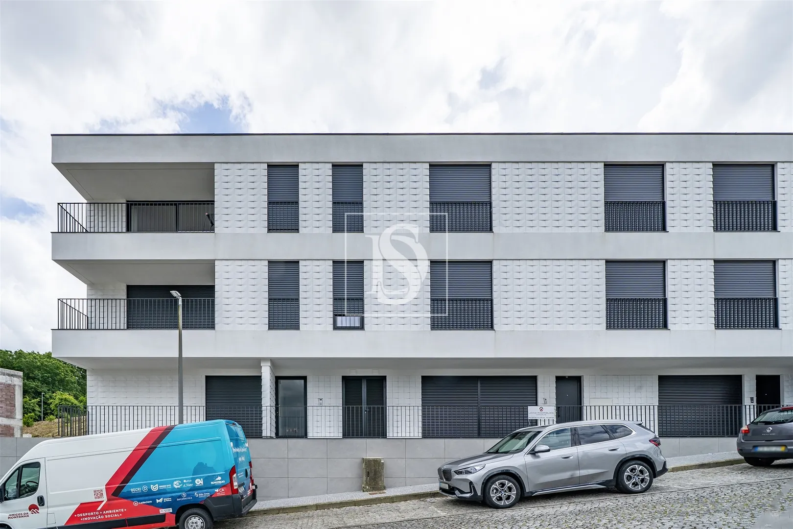 T1+1, Novo, c/ Área de T2 e Garagem Fechada p/ 2 carros, em Barcelinhos