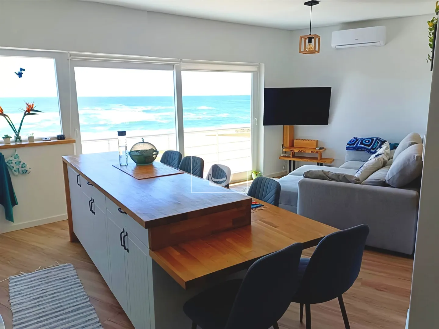 Andar Moradia, T2,Totalmente Renovado, c/ vista mar, em Lavra