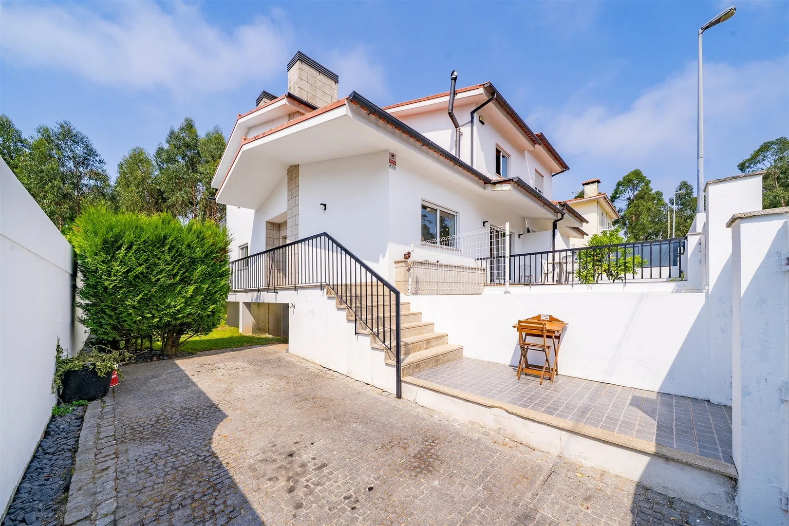 Moradia T4 com piscina nas Marinhas | Esposende