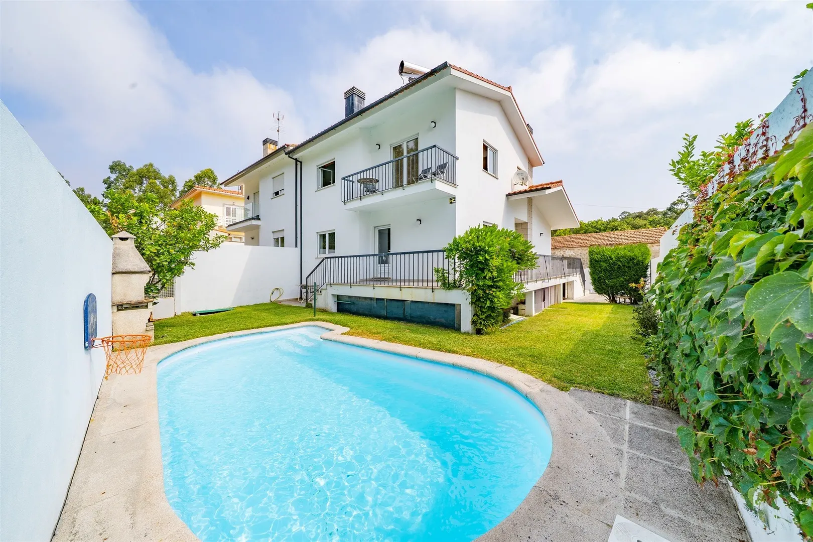 Moradia T4 com piscina nas Marinhas | Esposende