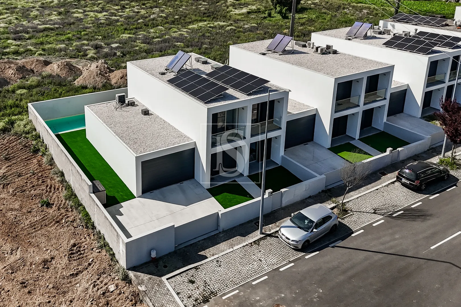 Moradia T4, Moderna, com Piscina e Jardim, a 2 minutos do Centro de Barcelos