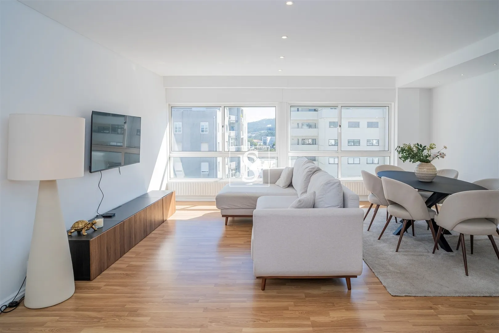 Apartamento T4 no Centro de Barcelos | Excelente Luminosidade e Vistas sobre a Cidade