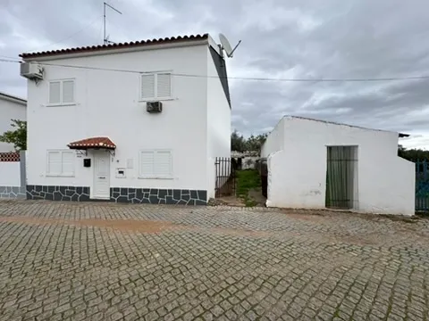 Moradia no Alentejo para remodelar com projeto aprovado - Assumar - Monforte - Alentejo