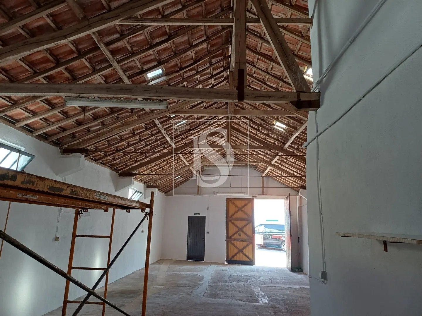 Armazém 125 m² para Arrendamento em Lamas, Cadaval | 460 €