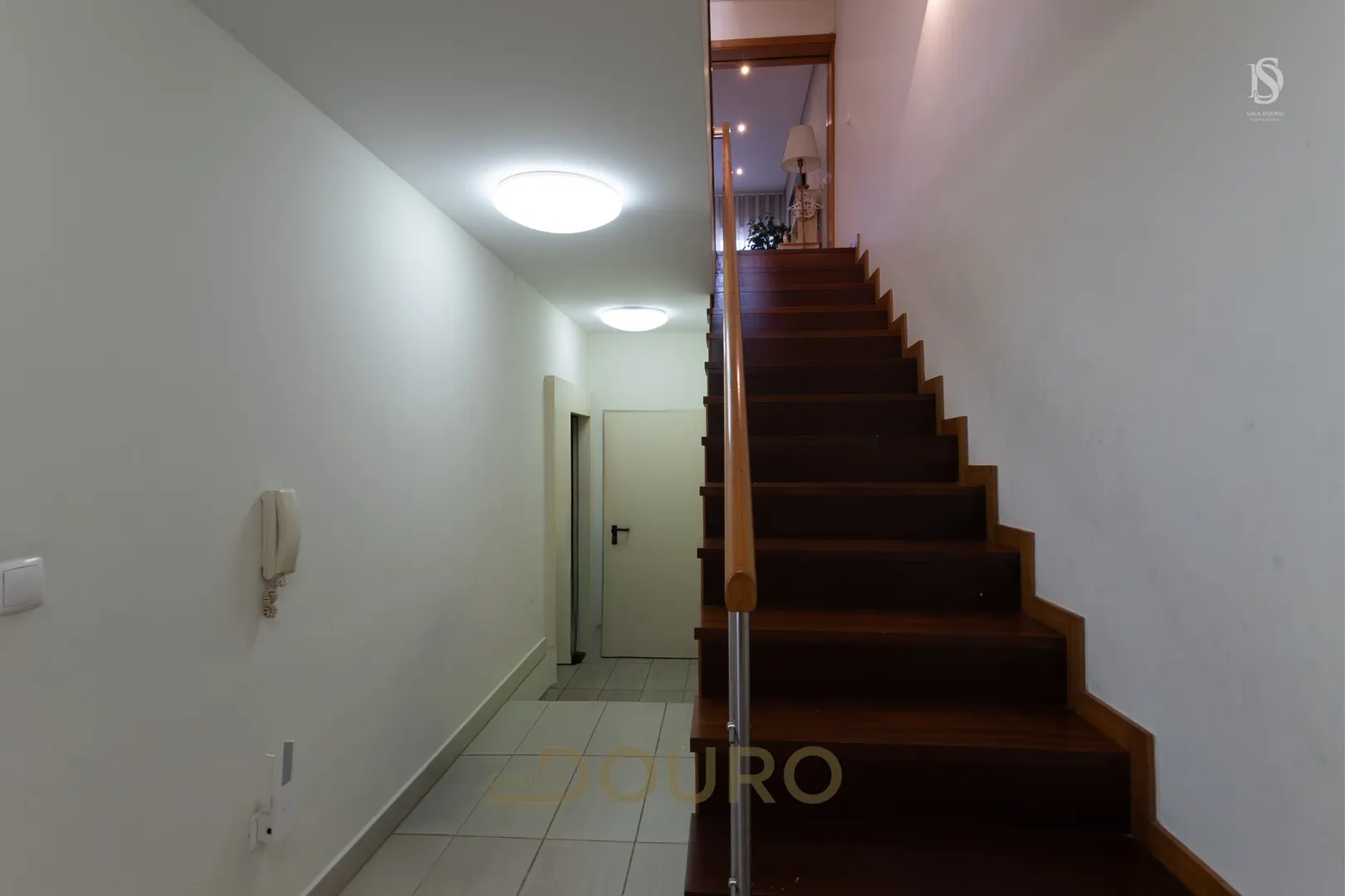 Moradia T4 com 2 Suítes em Grijó | Condomínio com Piscina e Garagem