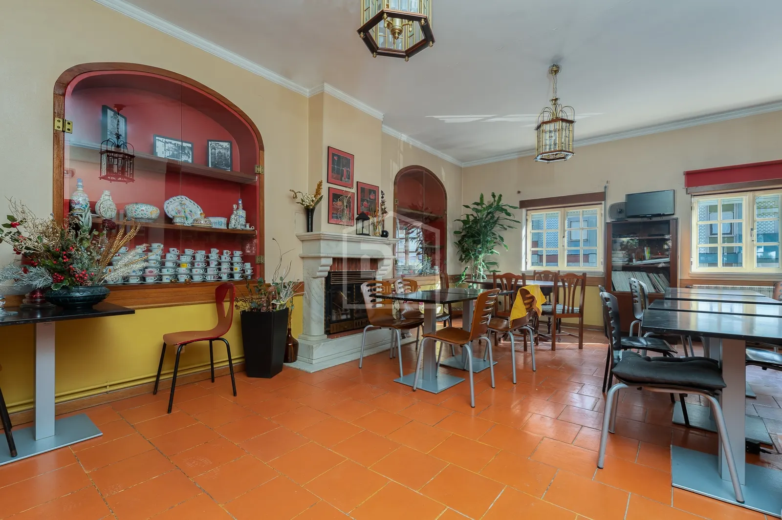 OPORTUNIDADE ÚNICA – DOIS PRÉDIOS COMERCIAIS E HABITACIONAIS  EM CELAS - COIMBRA