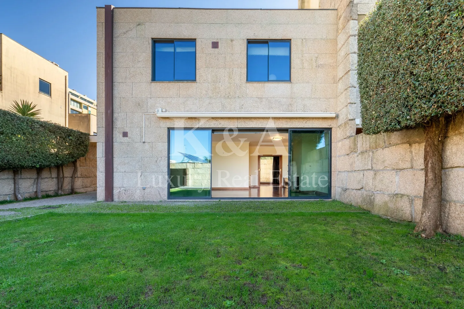 Villa with pool in Leça