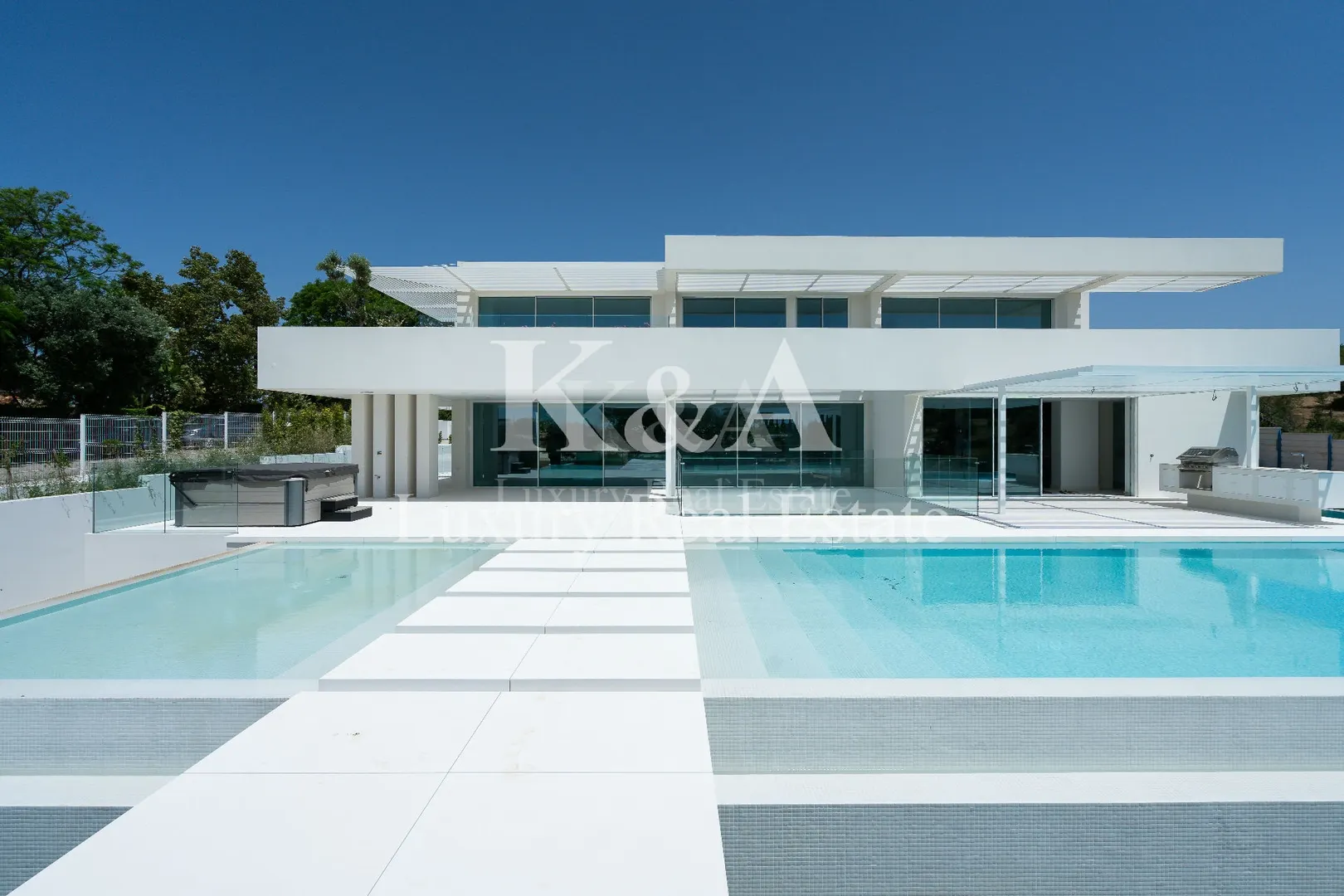 6 Bedroom Villa with panoramic views on the Golden Triangle, Algarve.