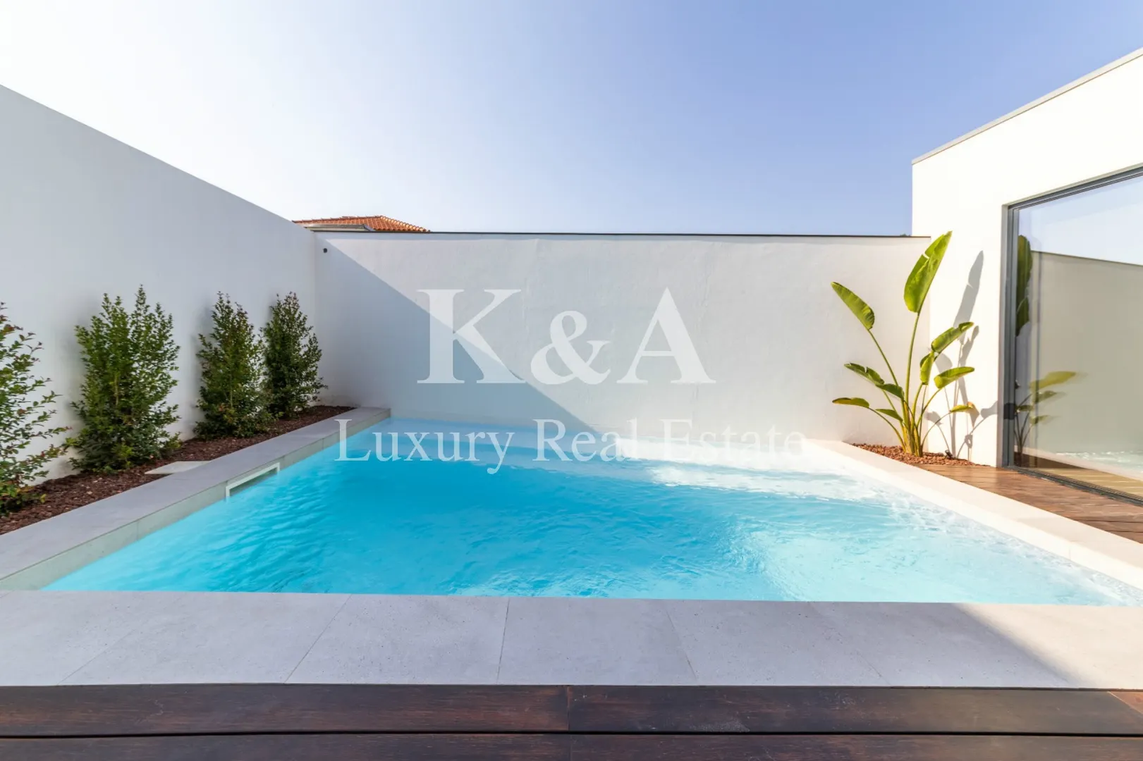 4-bedroom villa with swimming pool, located just a few steps from the beaches of Gaia