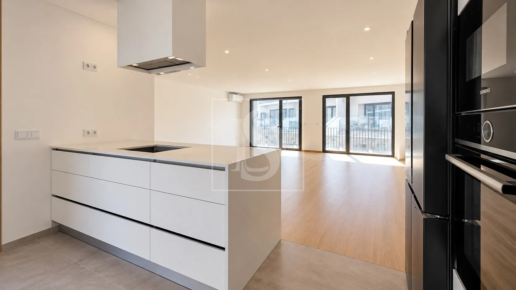 Moradia T3 Nova de Gaveto com Garagem em Frossos, Braga