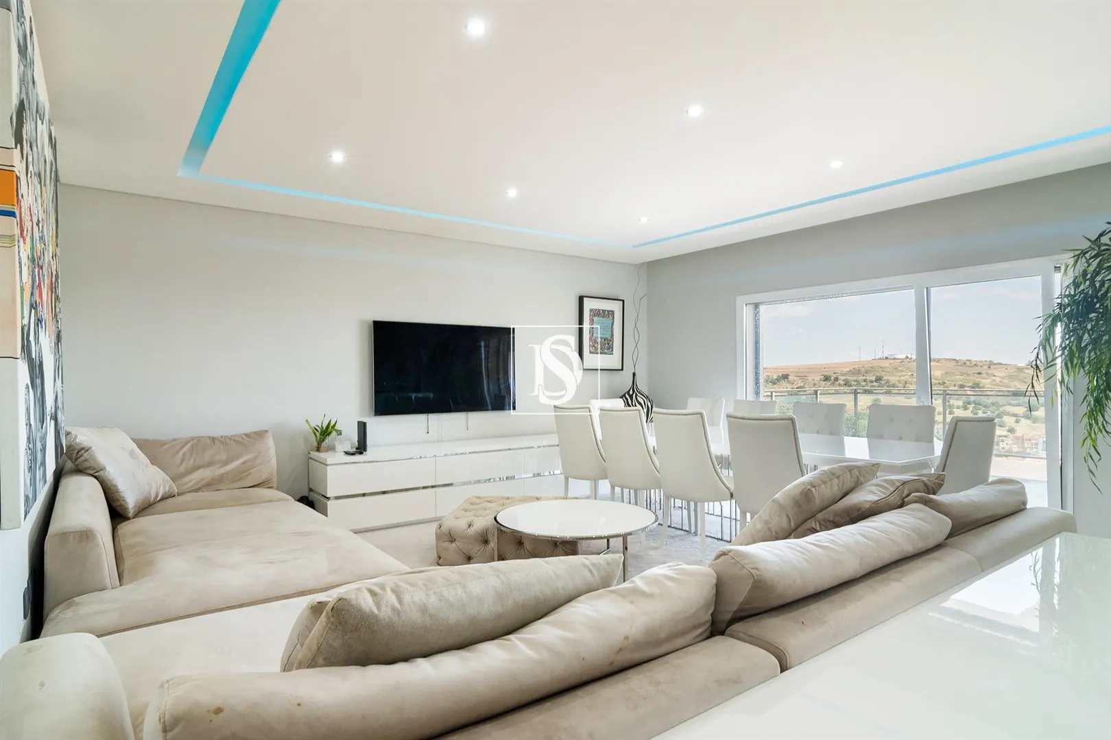Penthouse T3 Exclusiva com Terraço Panorâmico e Garagem para 6 Viaturas | Barcarena
