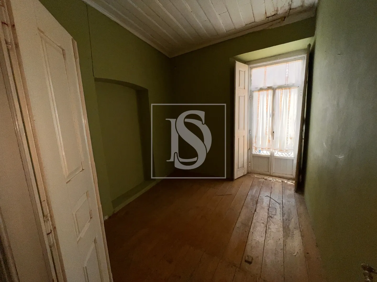 Moradia para Restaurar T4