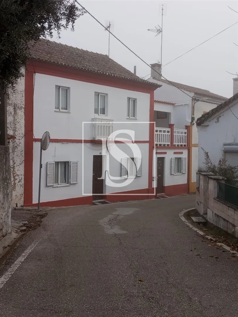 Moradia com 2 entradas e terraços no Alto Alentejo, próximo de Gavião