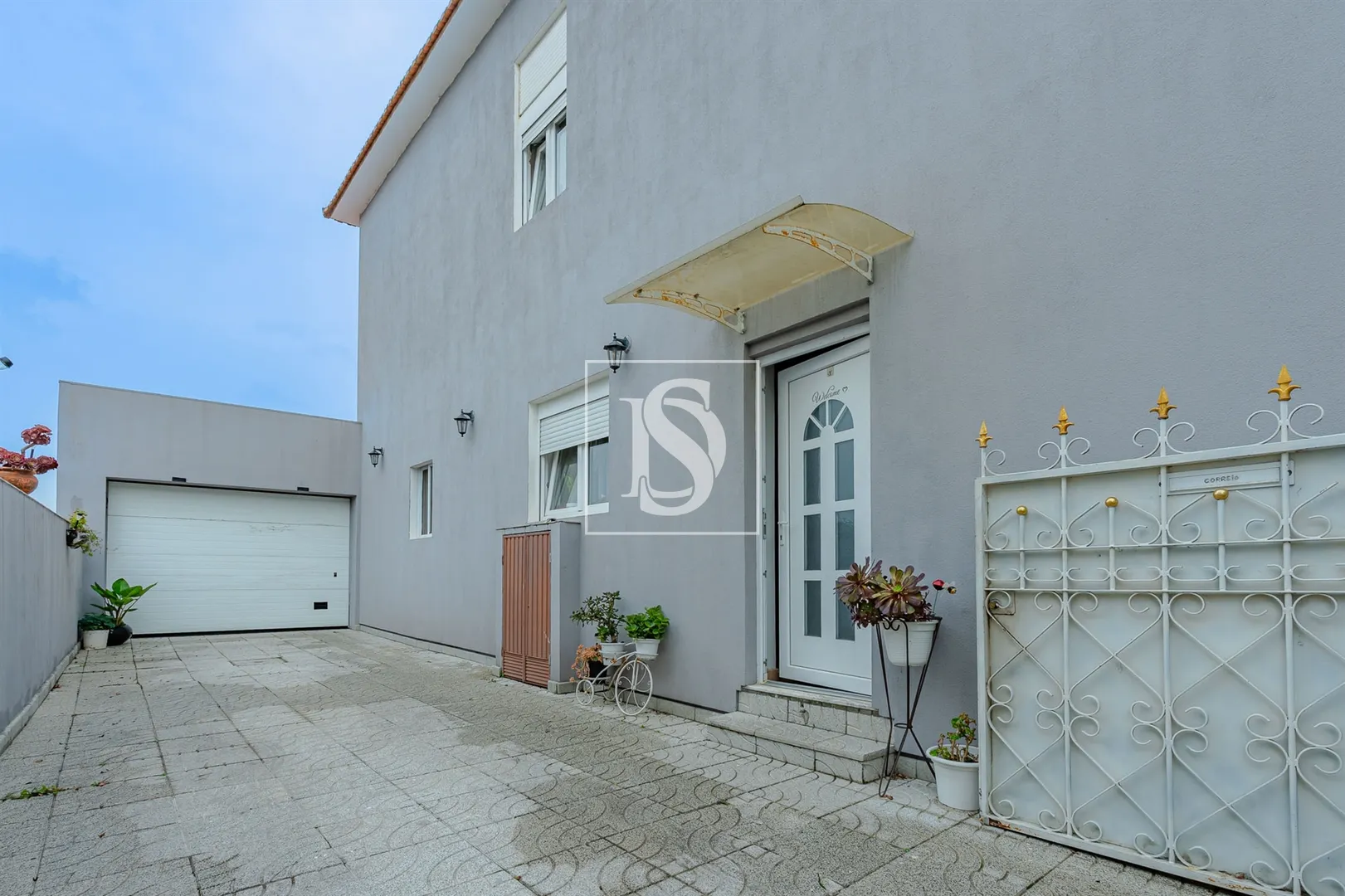 Moradia T4 Renovada com Jardim, Garagem e Poço | 375 m² de Terreno | Guifões, Matosinhoss