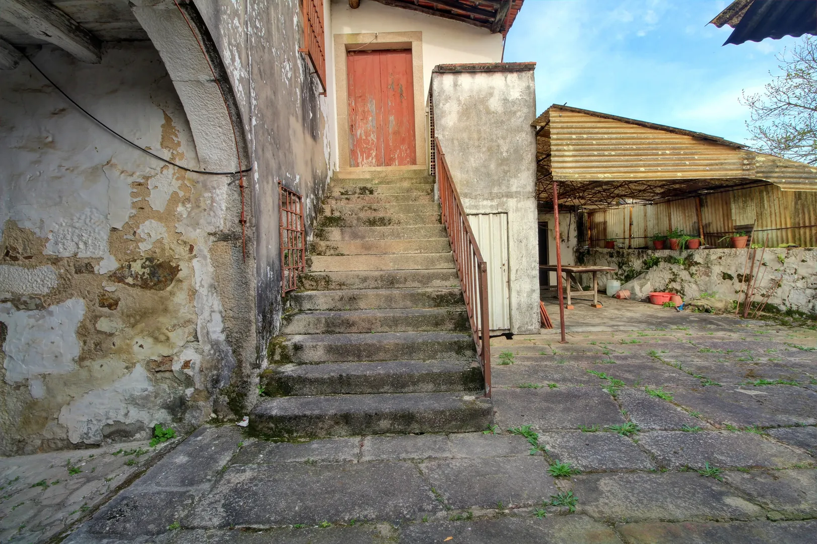 House T4