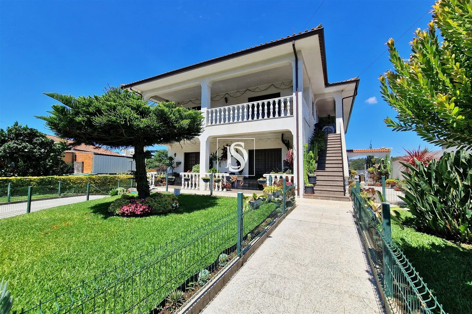 Moradia em Gondifelos com piscina e jardim!