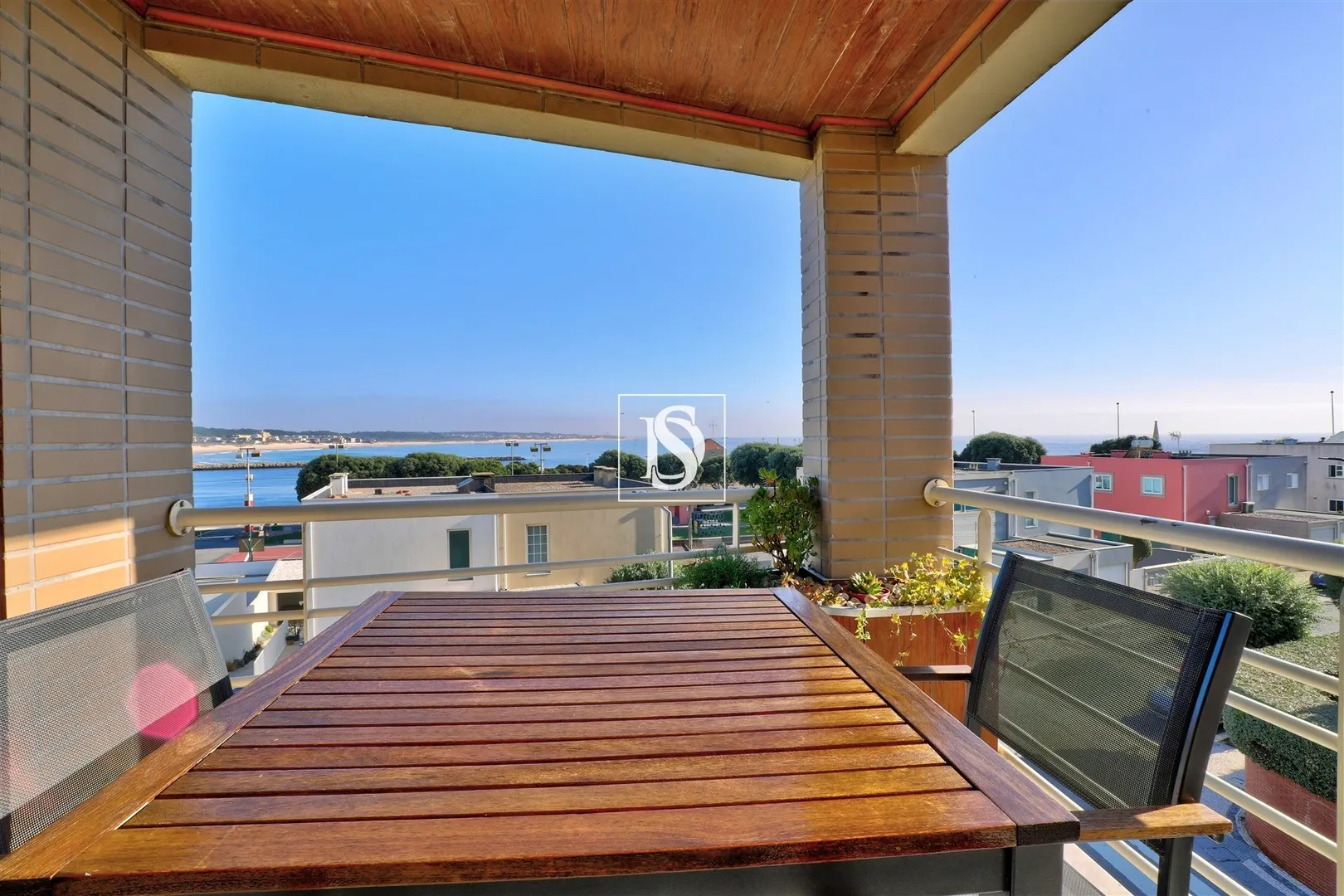Apartamento T4 Remodelado com Terraço, Vista Rio e 2 Garagens - Vila do Conde