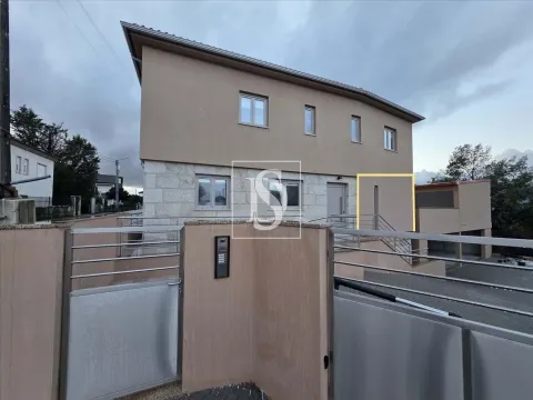 Apartamento T1 renovado, no Botulho