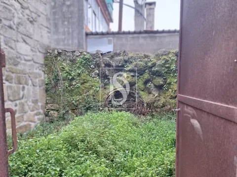 Terreno urbano no centro de Vilar de Besteiros, Tondela
