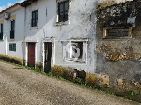 Moradia para Restaurar T4