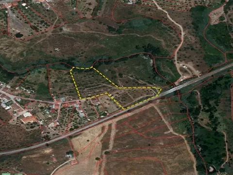 Terreno com Possibilidade de Construção - Alferrarede Velha - Abrantes