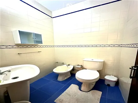 MORADIA EM ALCOROCHEL — RÉS-DO-CHÃO + 1º ANDAR | PRONTA A HABITAR | ESPAÇO COMERCIAL INDEPENDENTE
