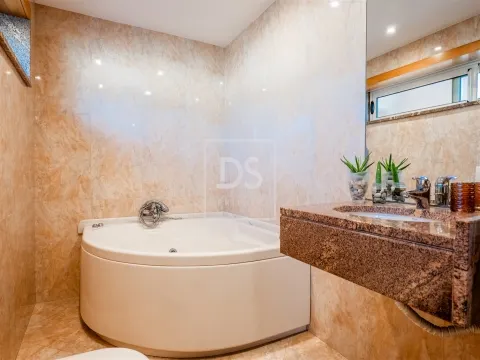 Moradia T3 com piscina, em Guimarães