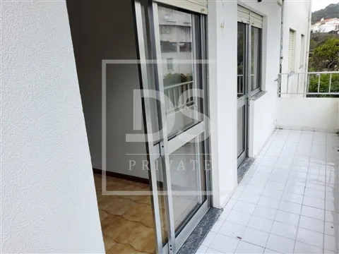Apartamento T2 em Vila Praia de Ancora com garagem