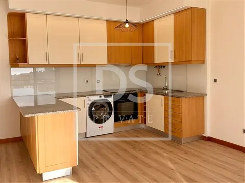 Apartamento T1 com Terraço na Praia da Amorosa