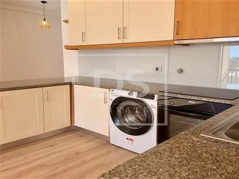Apartamento T1 com Terraço na Praia da Amorosa