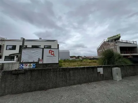 Lote de terreno urbano para construção c/ 259m2