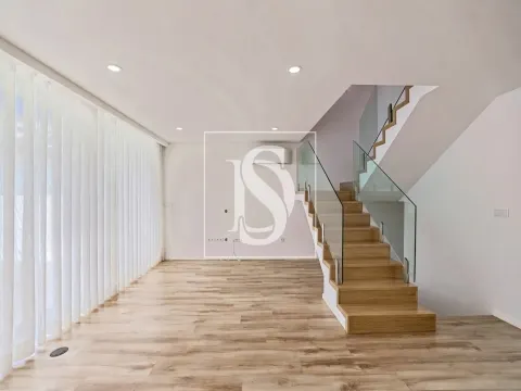 Moradia COMO NOVA, em Barcelinhos!