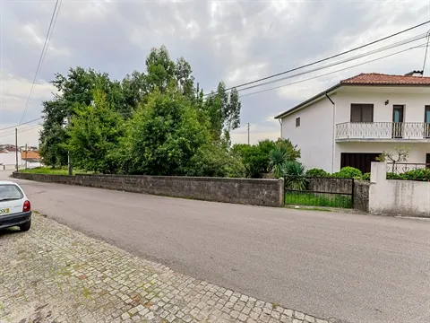Terreno com 1610m2 em Tamel São Verissimo