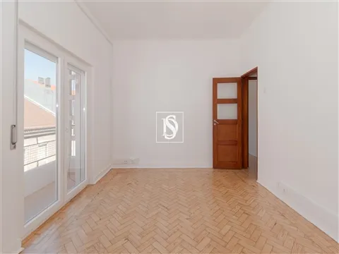 Apartamento T2 Remodelado - Arrendamento