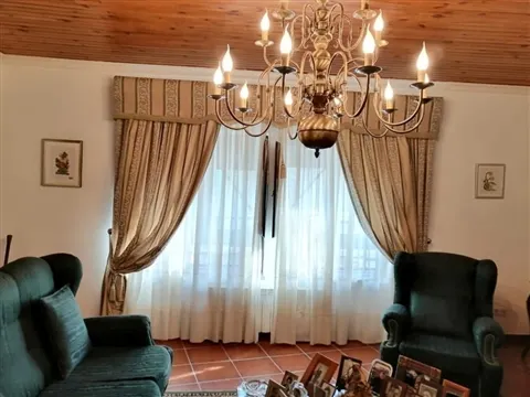 Moradia de Grande Dimensão com Potencial Habitacional, Turístico e de Investimento Colmeal da Torre