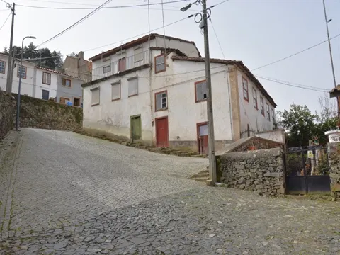 Moradia para Restaurar T5