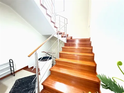 House T4
