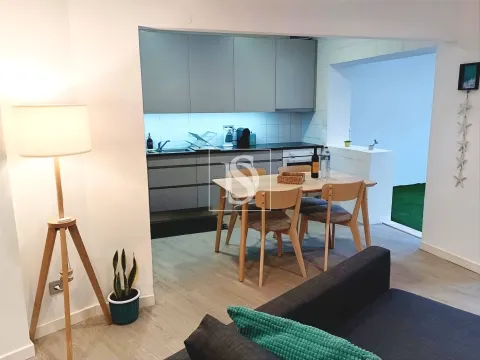 Andar Moradia, T2, Totalmente Renovado, junto à Praia