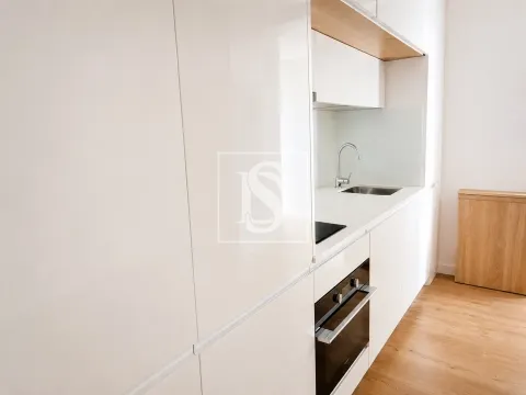 T0 pronto a habitar na Rua Faria Guimarães, Porto