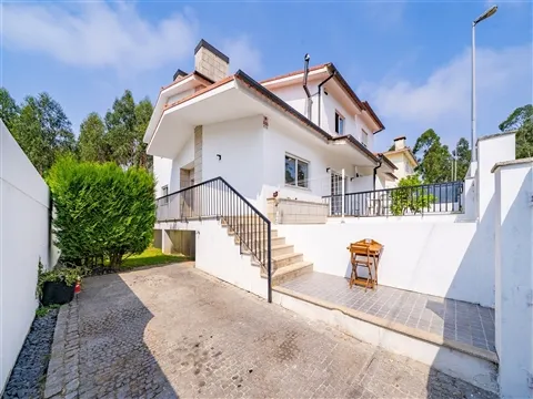 Moradia T4 com piscina nas Marinhas | Esposende