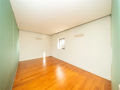 Loja com 141 m², na Praça da Justiça, em frente ao Tribunal de Braga