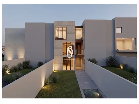 Lote de 375 m² c/ Projeto Aprovado para Moradia de 3 Pisos - Rio Mau