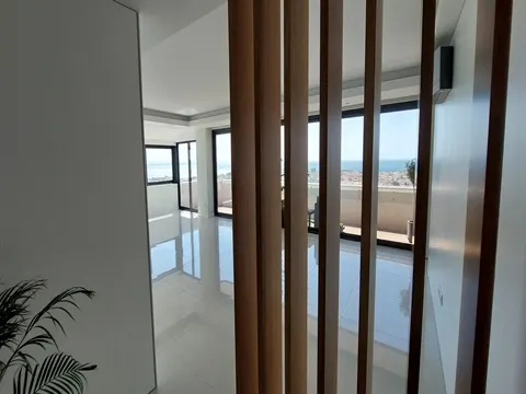 Exclusiva Penthouse T5 em Oeiras com Vista Mar Panorâmica