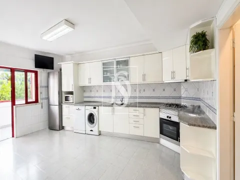 T3 com Suite, Varandas Fechadas e Arrecadação – Póvoa de Santa Iria